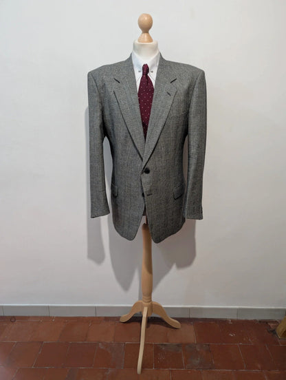Élégant costume gris en flanelle lourde