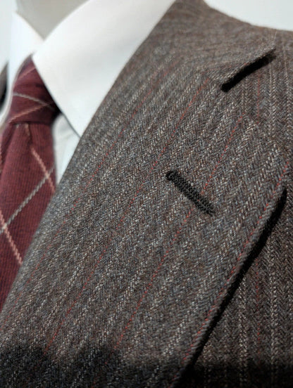Délicieux costume marron pinstripe en flanelle
