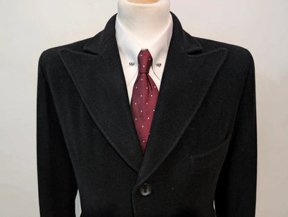 Sombre manteau noir en laine