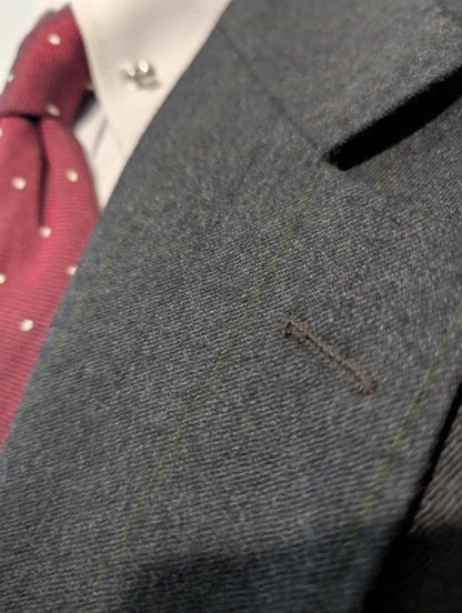 Élégant costume pinstripe en flanelle