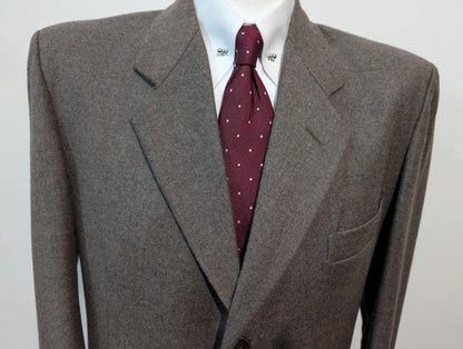 Élégant costume marron en flanelle