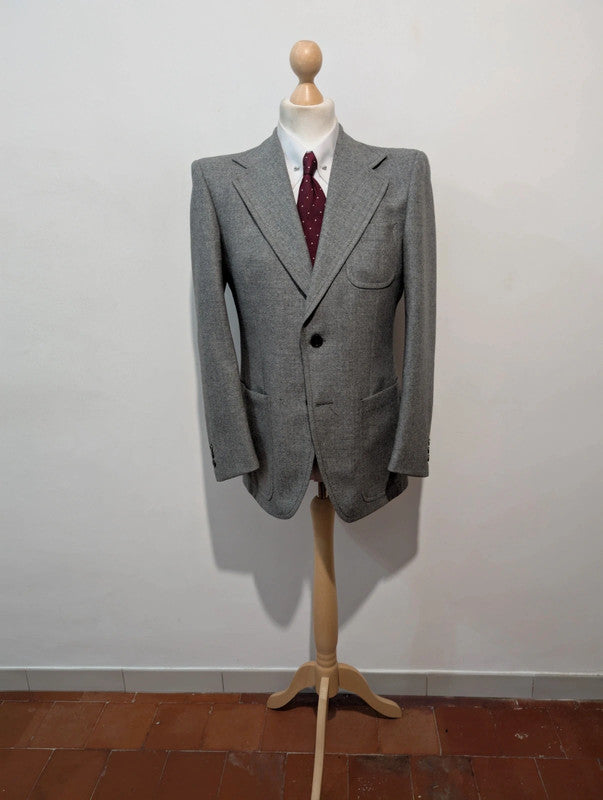 Élégant costume gris en tweed