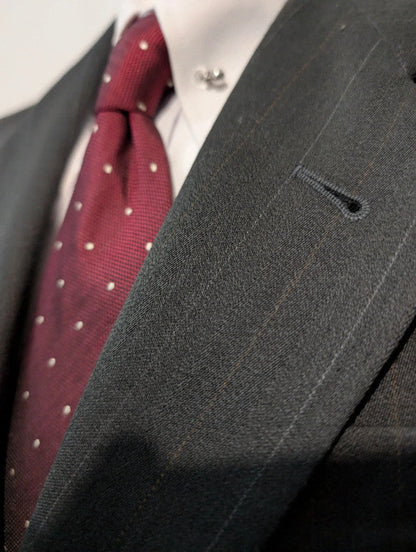 Méchant costume pinstripe en laine