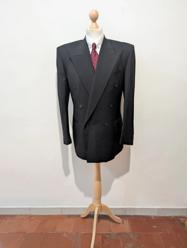 Redoutable costume croisé en laine froide