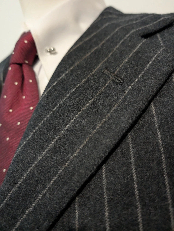 Élégant costume chalkstripe bespoke en flanelle