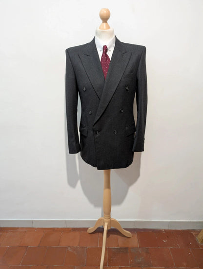 Élégant costume croisé gris en flanelle
