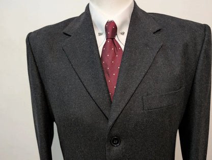 Incroyable costume gris en flanelle lourde