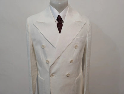 Lumineux costume croisé blanc en lin