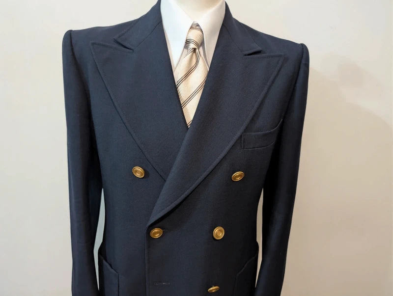 Ausgezeichnete marineblaue Zweireiherjacke aus Wolle