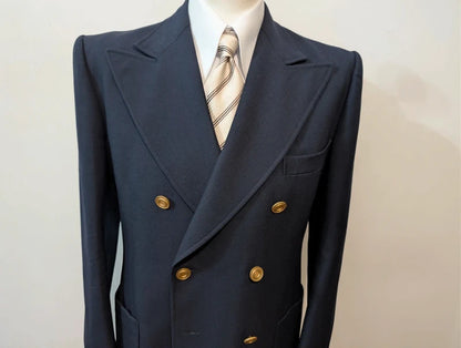 Ausgezeichnete marineblaue Zweireiherjacke aus Wolle