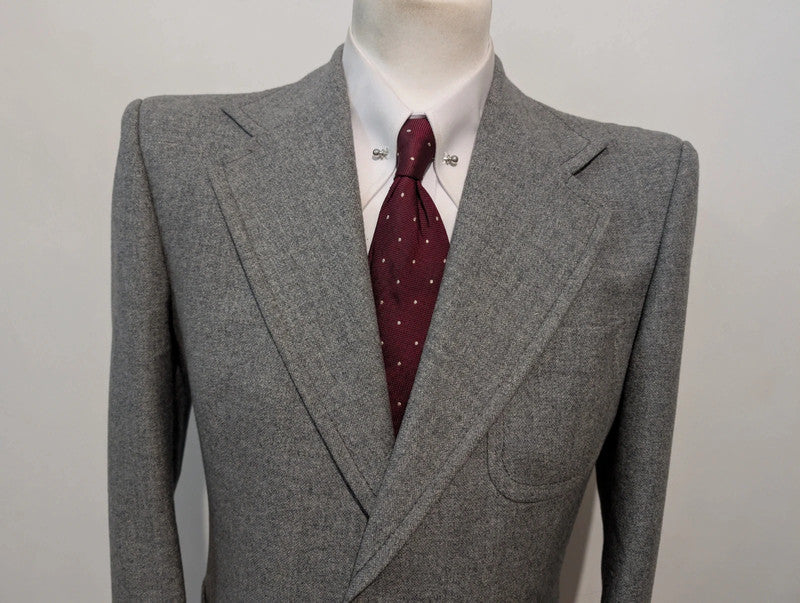 Élégant costume gris en tweed