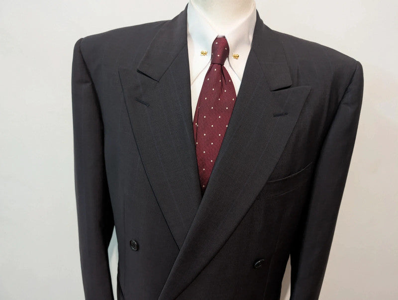 Élégant costume costume croisé pinstripe en laine froide