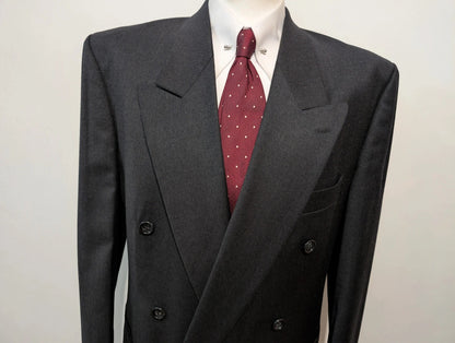 Élégant costume croisé gris en laine