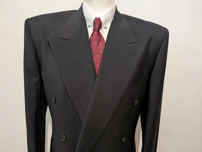 Redoutable costume croisé en laine froide