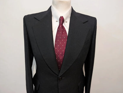 Ténébreux costume noir en flanelle lourde