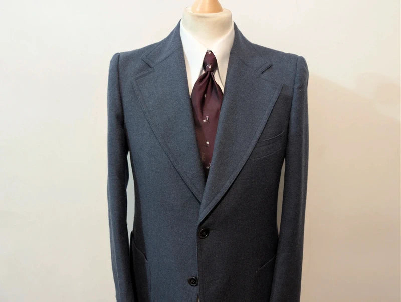 Exquisite Jacke aus schwerem blauen Flanell