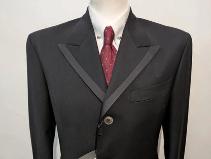 Méchant costume noir en laine