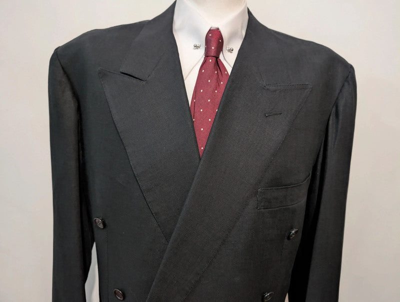 Effrayant costume croisé noir en lin