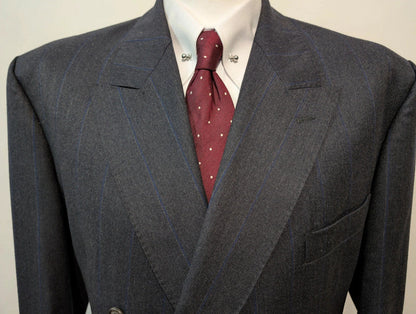 Élégant costume croisé chalkstripe en laine