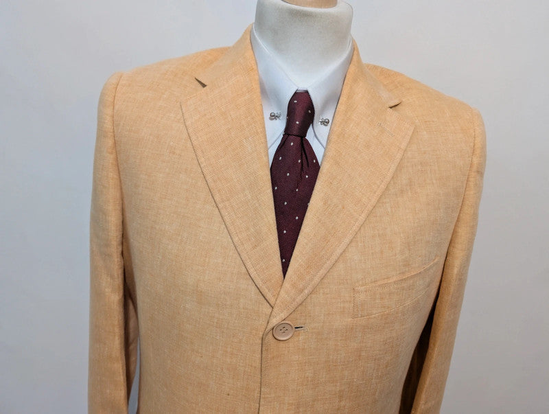 Mignon costume orange en lin