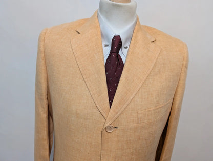 Mignon costume orange en lin