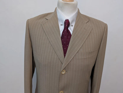 Incroyable costume pinstripe beige en laine légère