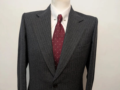 Exceptionnel costume pinstripe en laine
