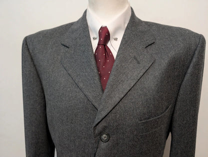 Incroyable costume gris en flanelle lourde