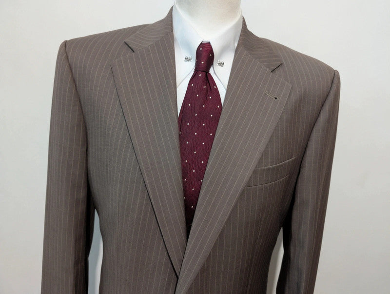 Élégant costume pinstripe en laine
