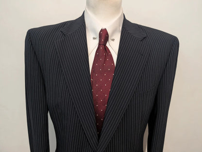 Élégant costume pinstripe en laine froide