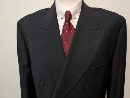 Élégant costume croisé bleu marine en laine