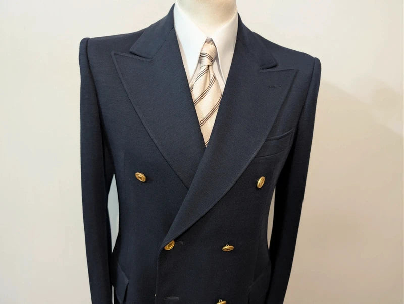 Ausgezeichnete marineblaue Doppelreiherjacke