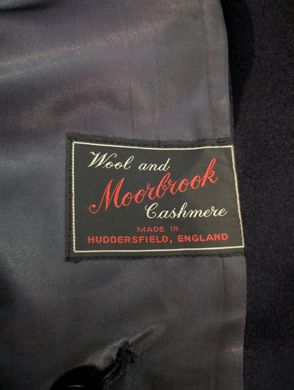 Élégant manteau croisé bleu marine