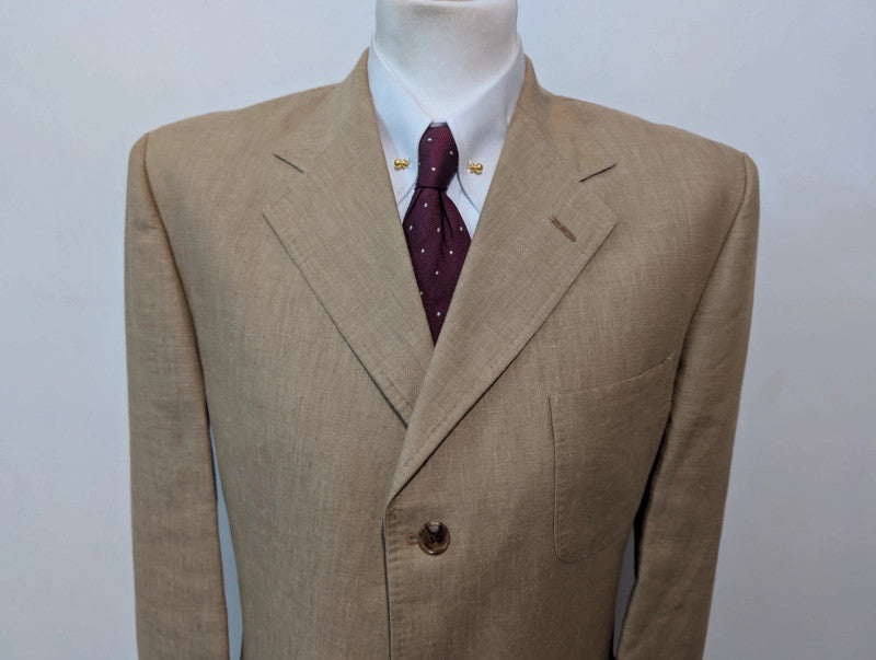 Gentil costume beige sable en lin