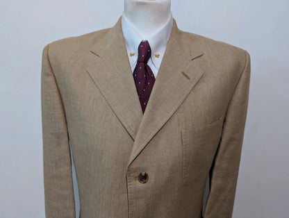 Gentil costume beige sable en lin