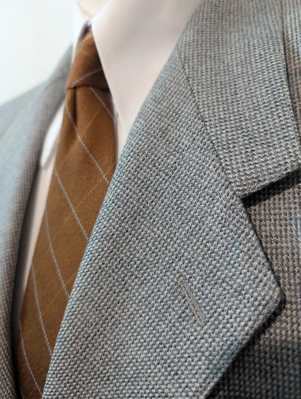 Schöner grauer Wollanzug