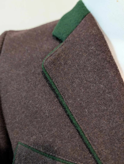 Mignon petit costume marron en flanelle