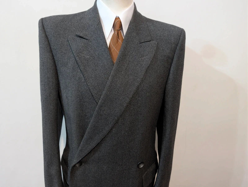 Schöner grauer Zweireihermantel aus Wolle