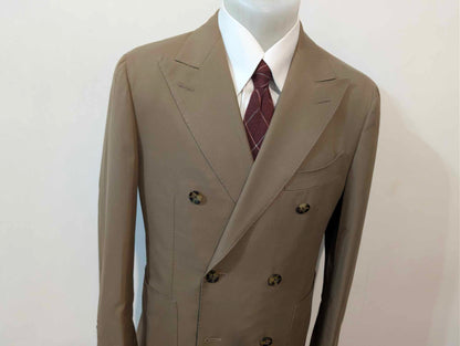 Toller zweireihiger brauner Baumwollanzug