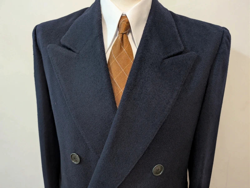 Wunderschöner marineblauer Zweireihermantel aus Wolle