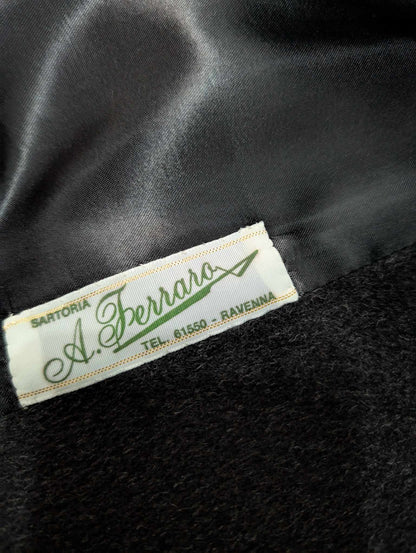 Phénoménal manteau de couleur gris anthracite en cachemire