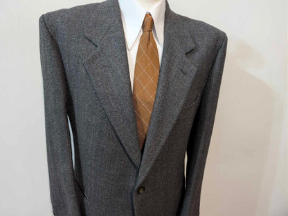 Alter grauer Tweedanzug