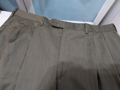 Classique costume gris kaki en laine légère