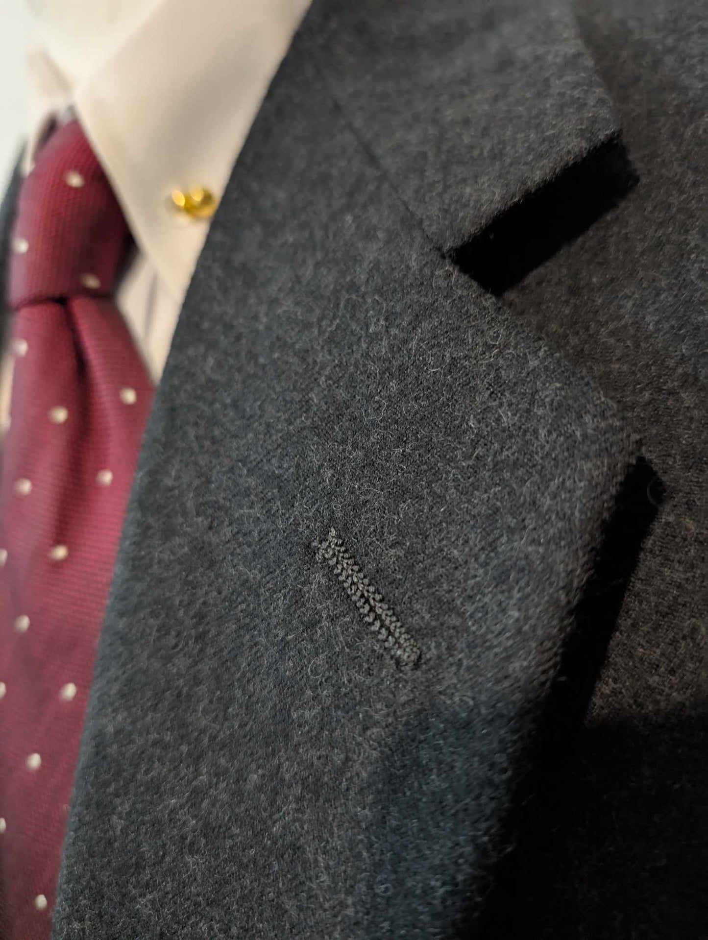 Mignon costume de couleur gris anthracite en flanelle