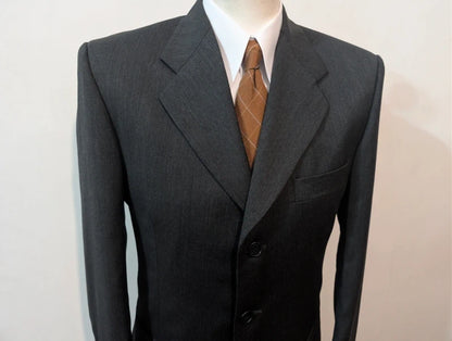 Klassischer grauer Wollanzug