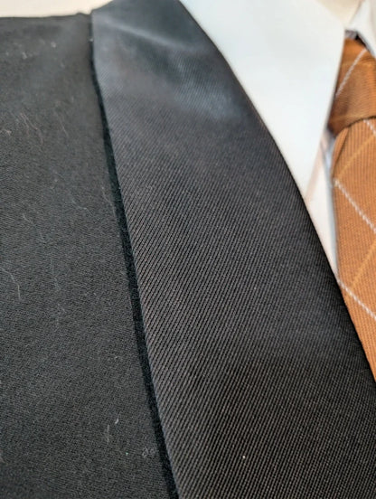 Prachtvoller, maßgeschneiderter Woll-Smoking