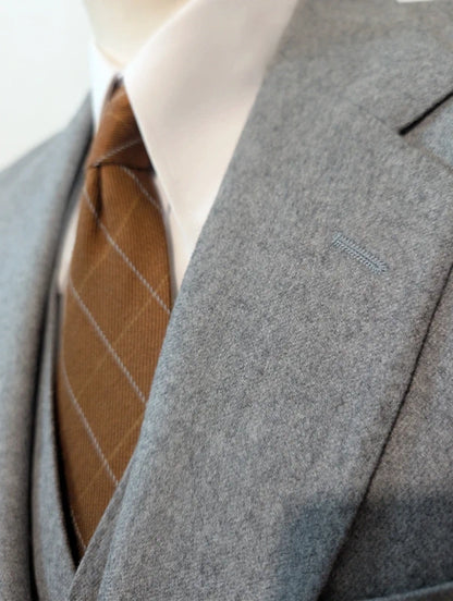 Prächtiger dreiteiliger grauer Wollflanellanzug