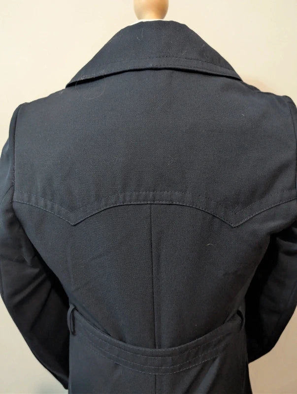 Wunderschöner kleiner Wollmantel