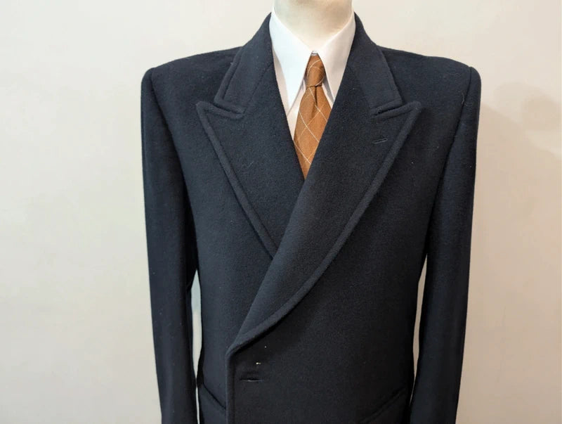 Schöner zweireihiger Wollmantel