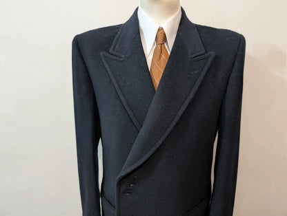 Schöner zweireihiger Wollmantel